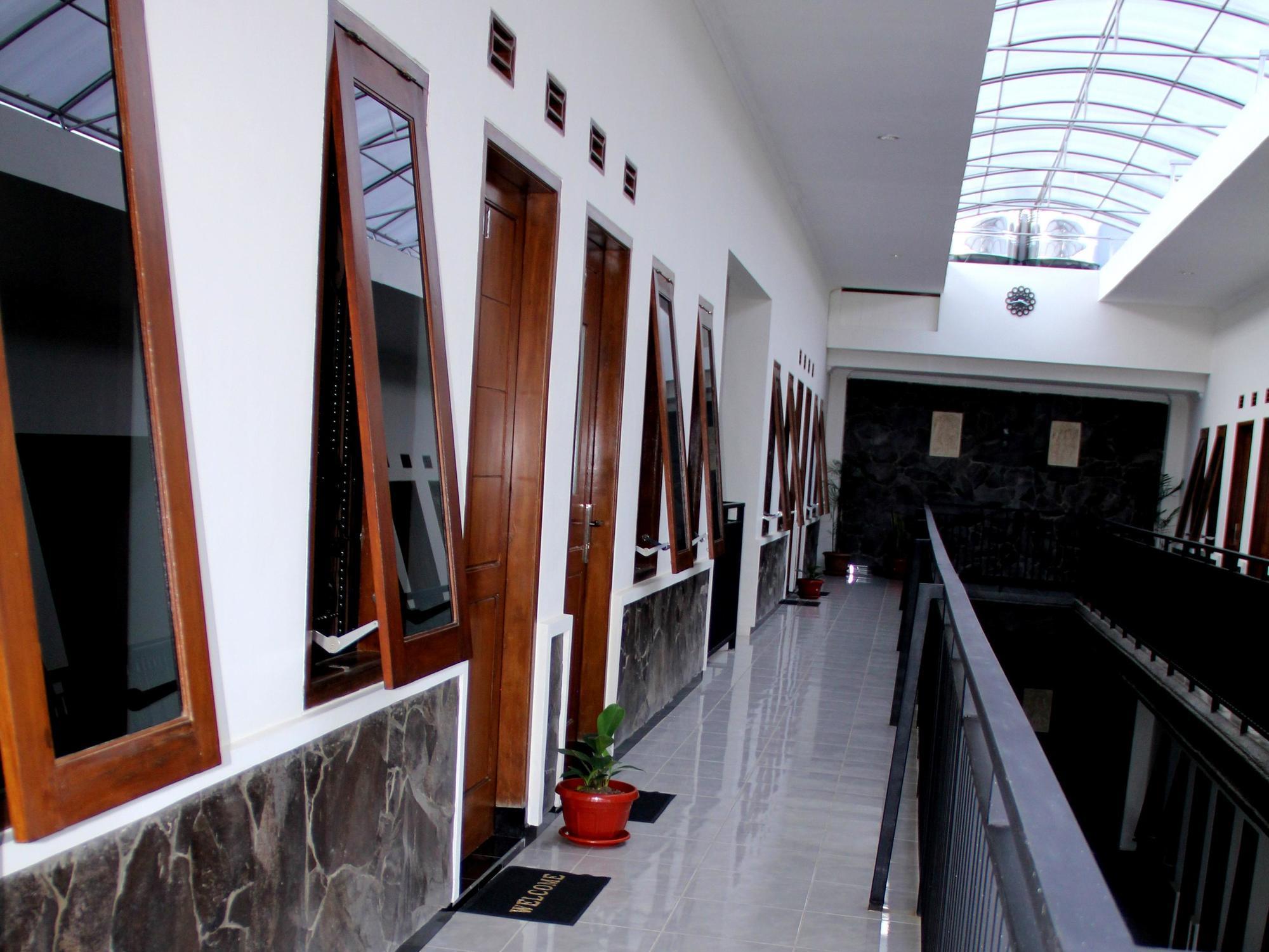 Baliku Guesthouse Batu  Exterior photo